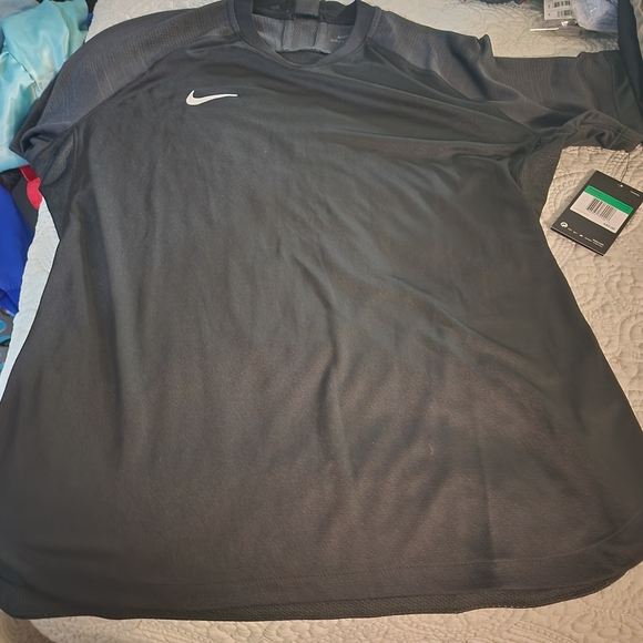 Nike Tops - Nike Women’s Black Short Sleeve Dri-FIT Tee